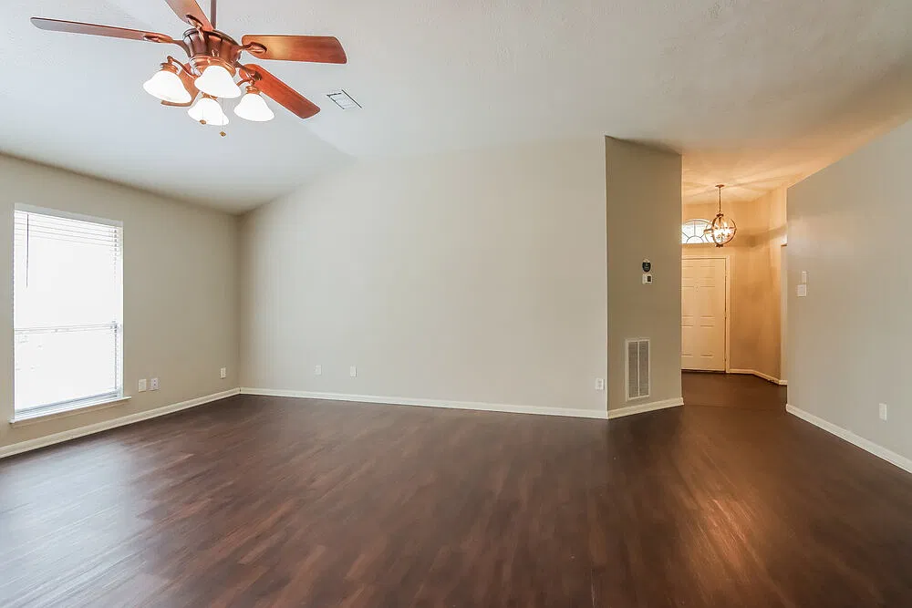 3 bed, 2.0 bath, 1852 sqft, $1,865 — Photo 4