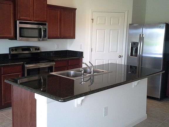 3rd image of 1368 Lexington Sq SW