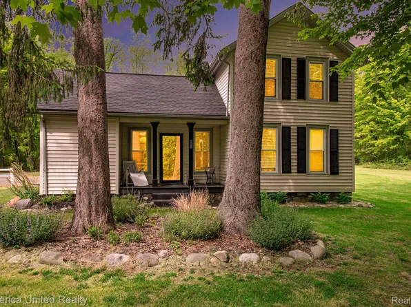 10780 McGregor Rd, Pinckney, MI 48169