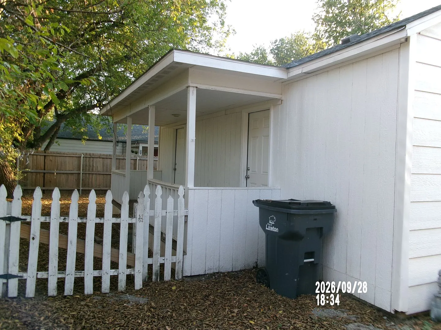 Charming & Cozy 2-Bedroom Cottage Available Now! — Photo 1