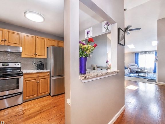 3rd image of 366 Potomac Dr