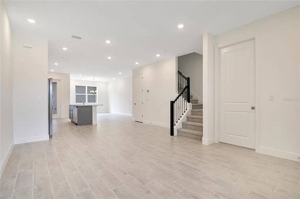 3 bed, 2.5 bath, 1729 sqft, $2,700 — Photo 4