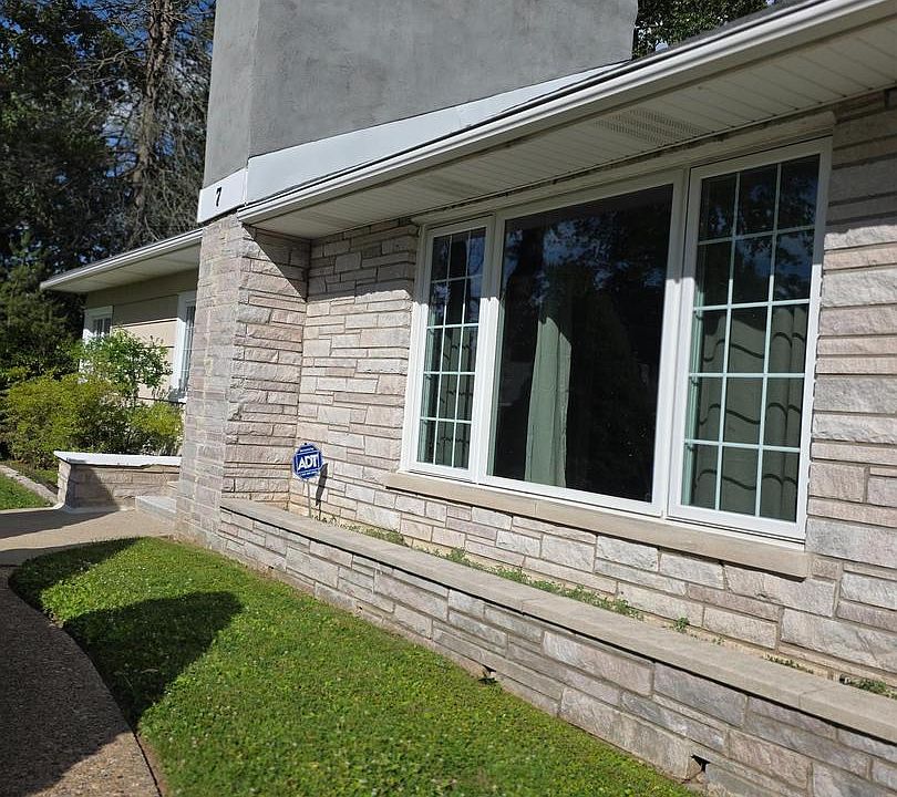 2nd image of 7 White Beech Ct
