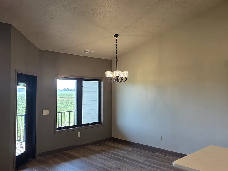 414 N Almond Ave — Photo 11