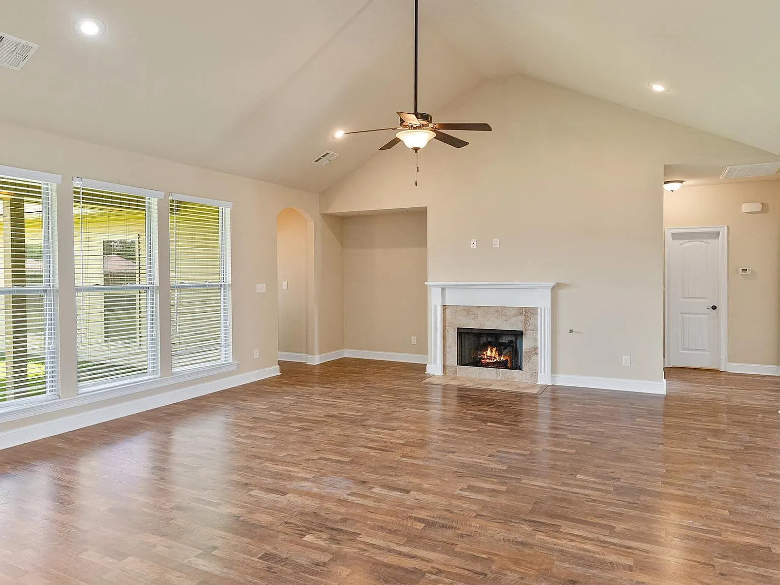 4 bed, 2207 sqft, $2,200 — Photo 3