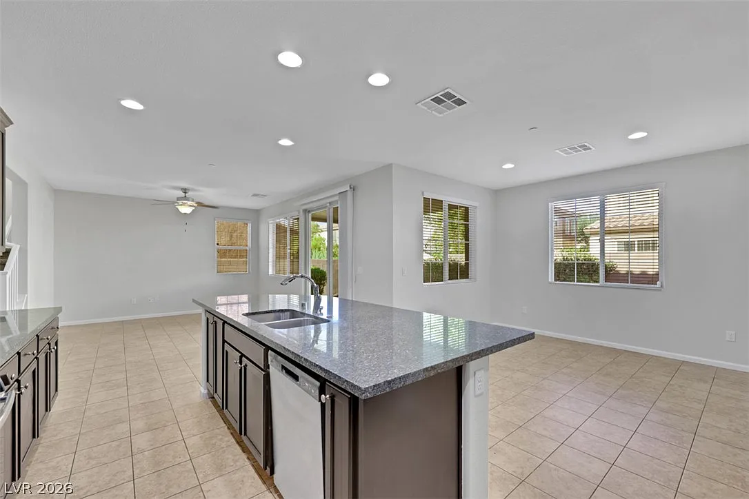 4 bed, 3.0 bath, 2187 sqft, $2,720 — Photo 4