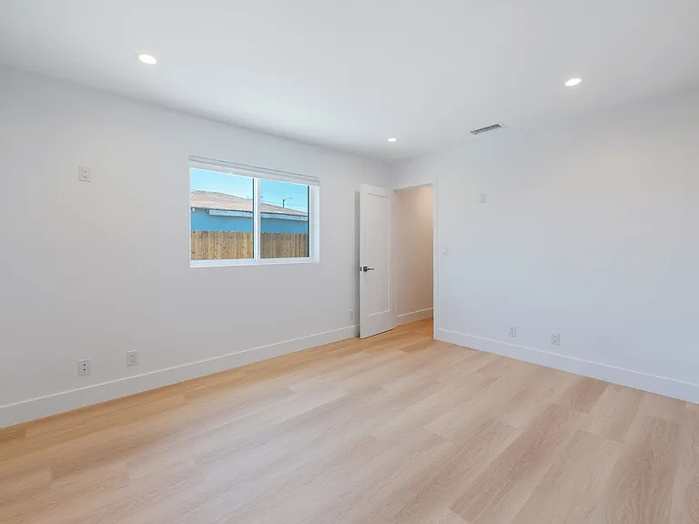 1415 W 222nd St — Photo 28