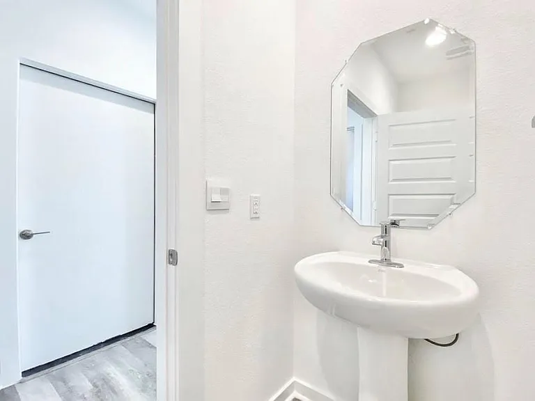 7925 Linnie Ln — Photo 17