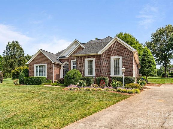 2nd image of 2936 Palmer Dr NE