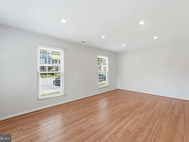 E Rosecroft Village Cir — Photo 5