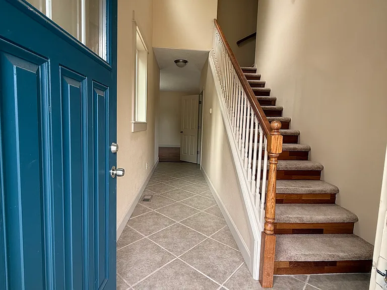 2105 NE Cleveland Ave — Photo 2