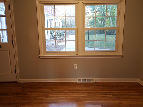 3rd image of 1181 Whitney Ave APT B