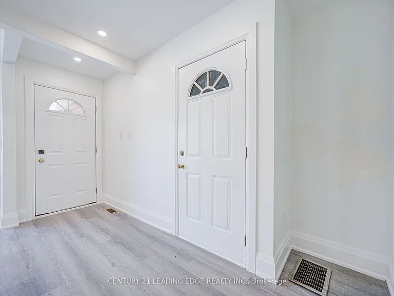 46 Hinchley Wood Grv #BASEMENT — Photo 4