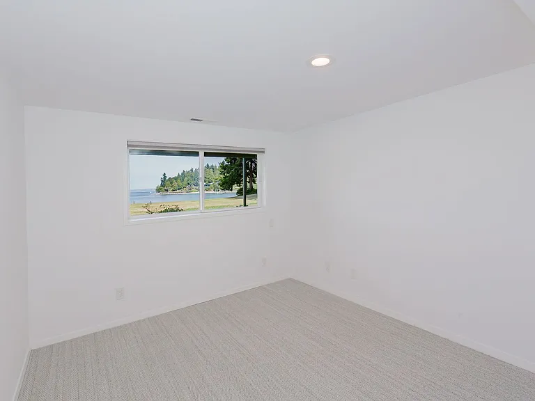 15550 Broom St NE — Photo 30