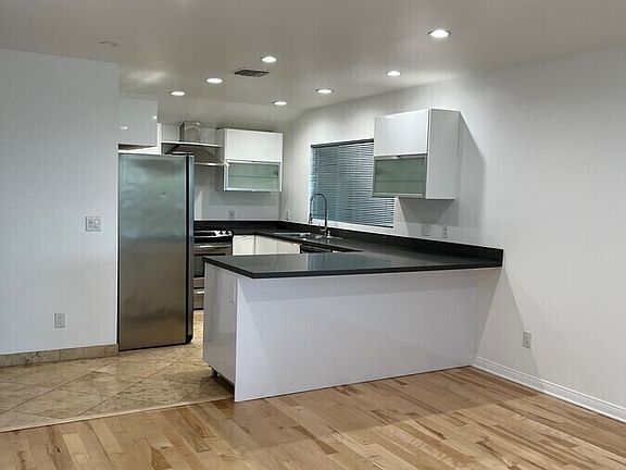 2nd image of 1148 N Clark St #1A