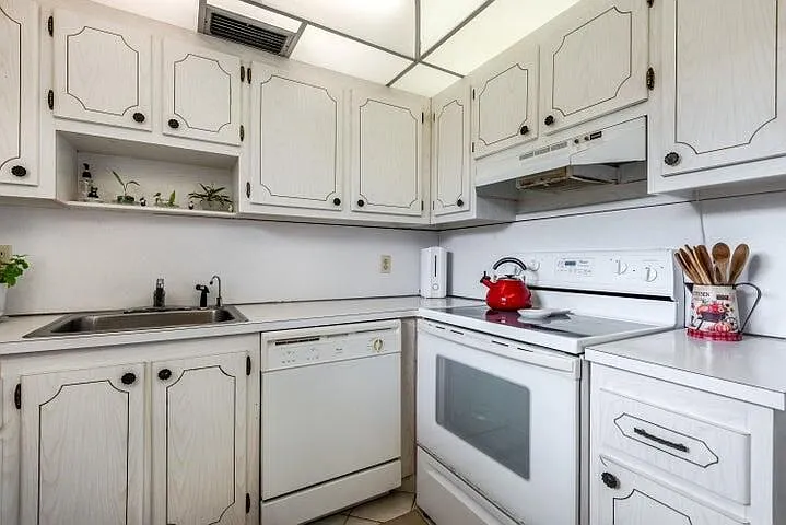 2 bed, 2.0 bath, 880 sqft, $1,600 — Photo 3