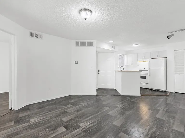 1964 Lake Atriums Cir #170 — Photo 9