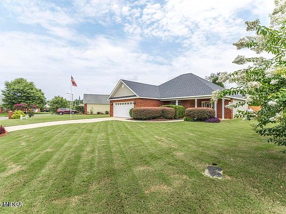 4th image of 102 Ainsley Way