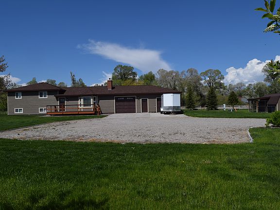 2nd image of 105 Deerfield Ln