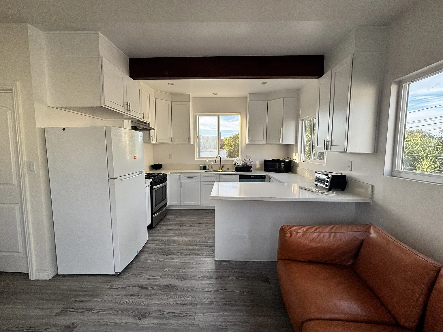 2 bed, 288 sqft, $1,300 — Photo 2