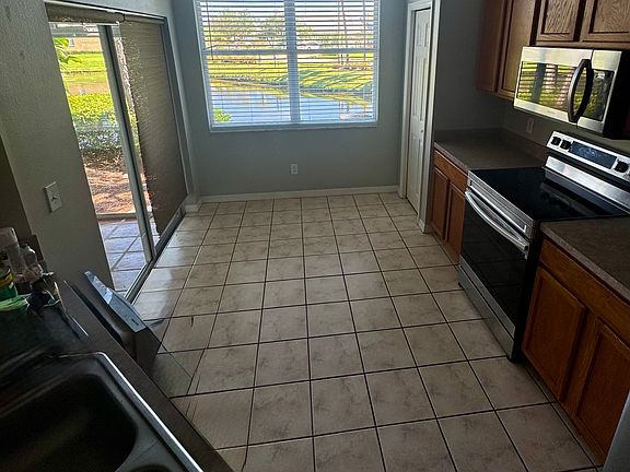 4th image of 639 Vallance Way NE