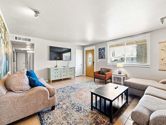 5th image of 2037 Hope Avenue
