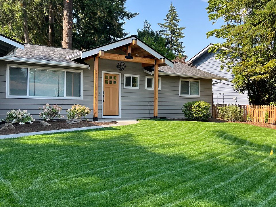 1st image of 8704 NE 141st St
