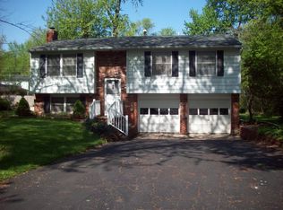 1746 Stonehaven Rd, Madison, OH 44057