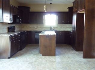 87 Wildcat Cir, Salina, KS 67401