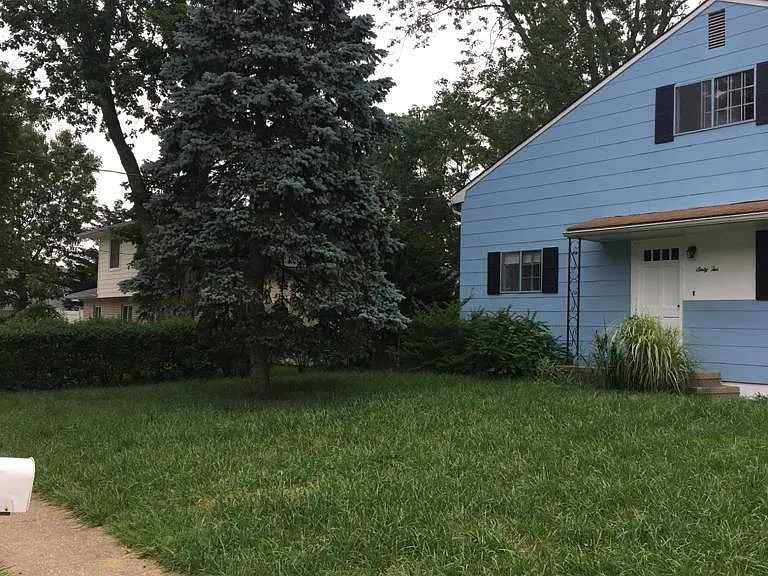 62 Western Dr — Photo 2