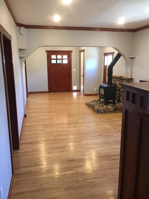 25728 Lawson St photo 1