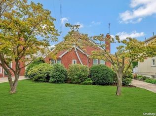 968 N 3rd St, New Hyde Park, NY 11040