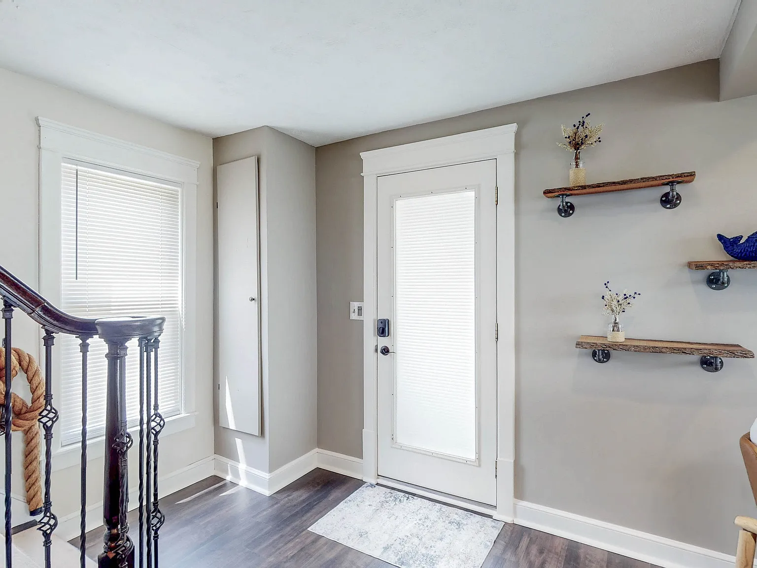 3 bed, 1346 sqft, $2,999 — Photo 3