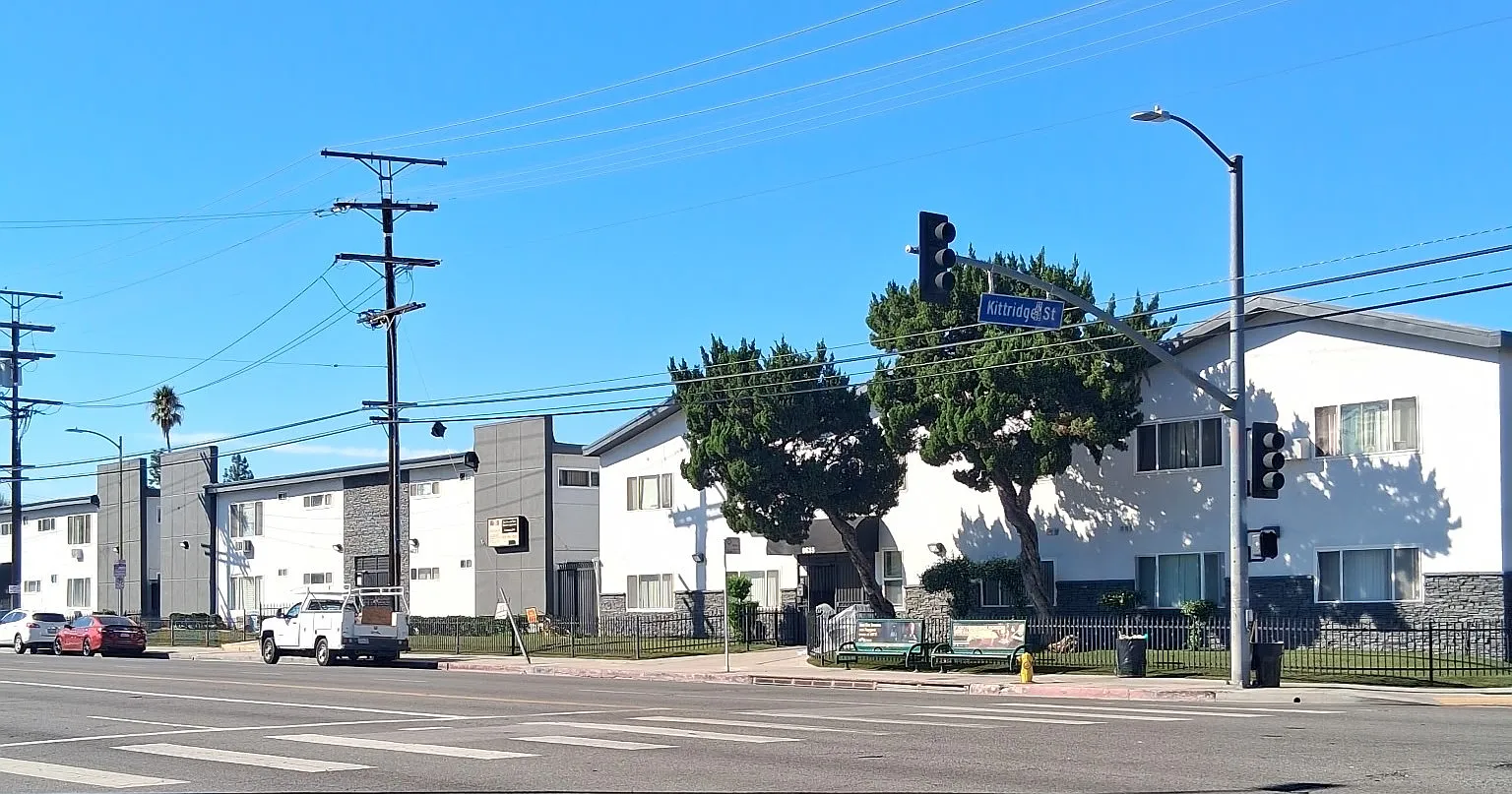 Warner Court Villas — Photo 1