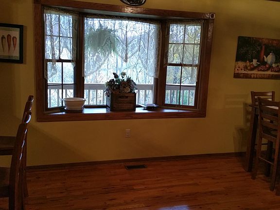 Lovely Bay Window Area in Large Open Kitchen DIning