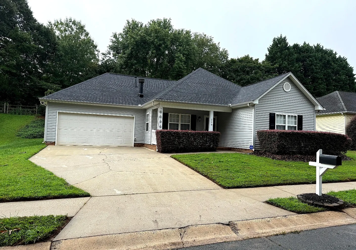 3 bed, 1314 sqft, $2,100 — Photo 1