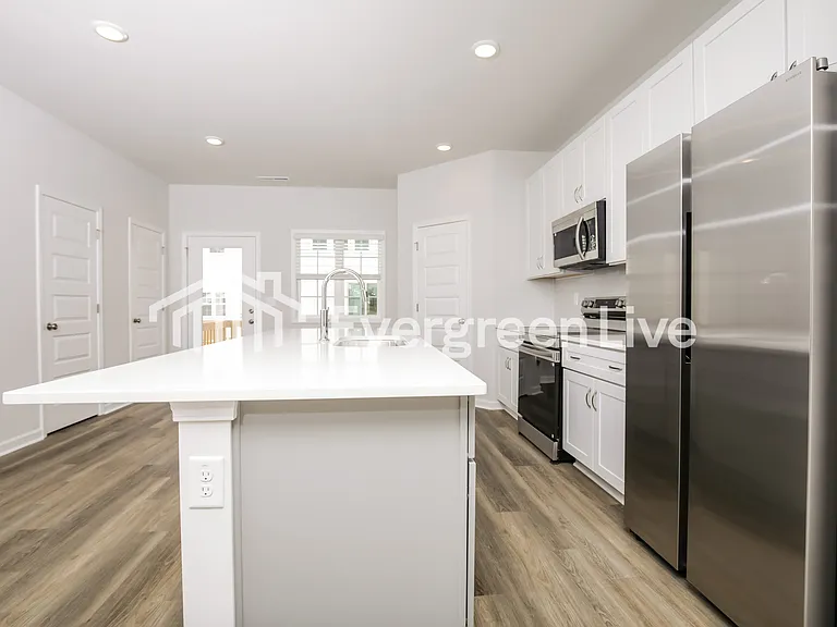 542 Hodge Rd — Photo 6