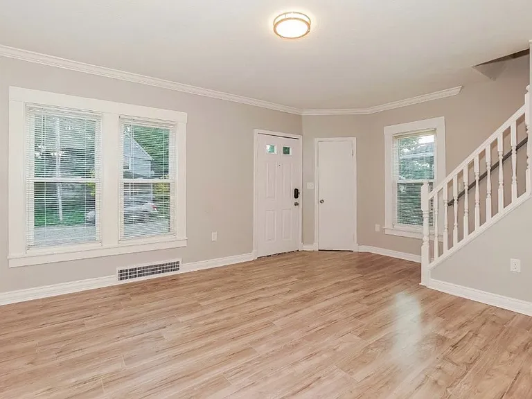 935 Walnut St — Photo 2