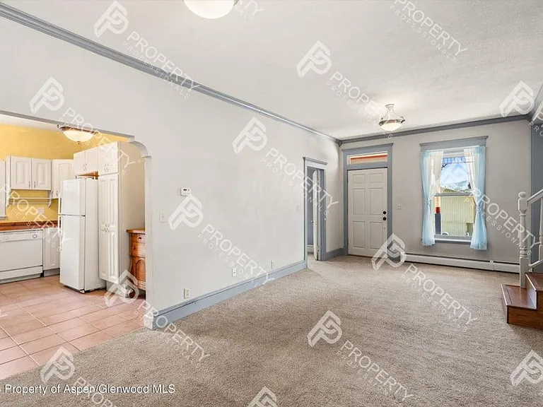 440 Whiteriver Ave — Photo 5