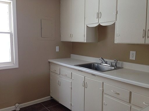 3rd image of 707 S Northern Blvd APT B