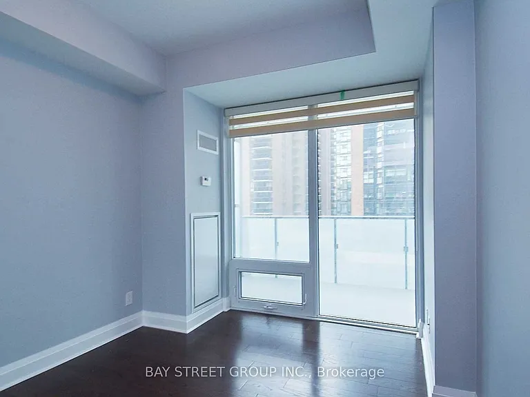 1080 Bay St #510 — Photo 4