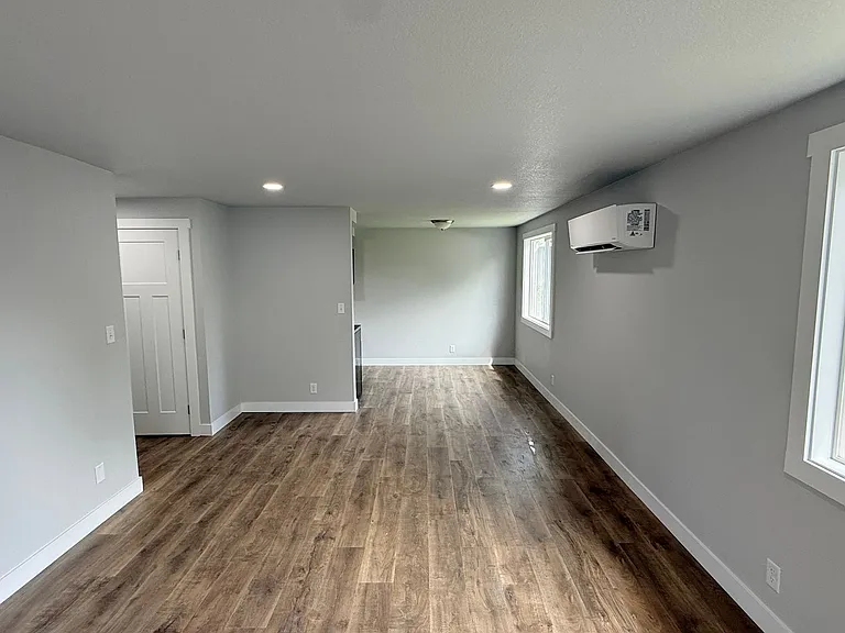 301 S Columbus Ave — Photo 4