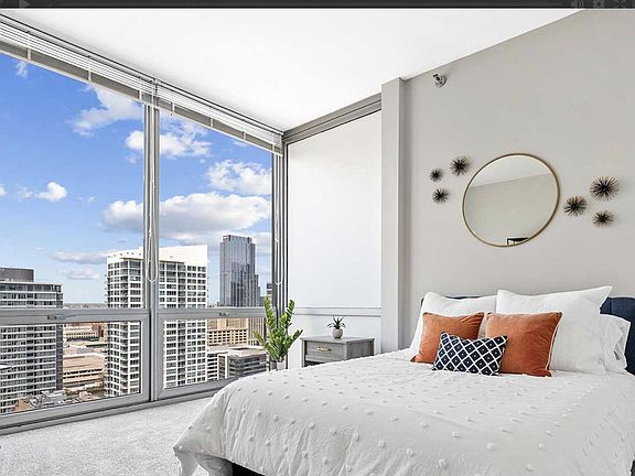 4th image of 547 S Clark St #1119