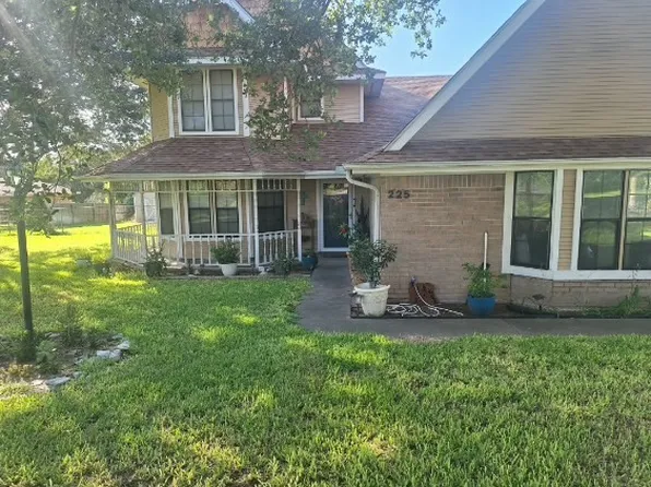 225 Linney Ln, Beeville, TX 78102