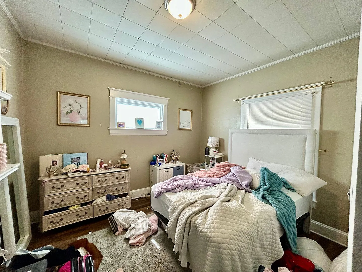 4 Bedroom Ready For Pre-Lease! Pay Only Electric — Photo 3