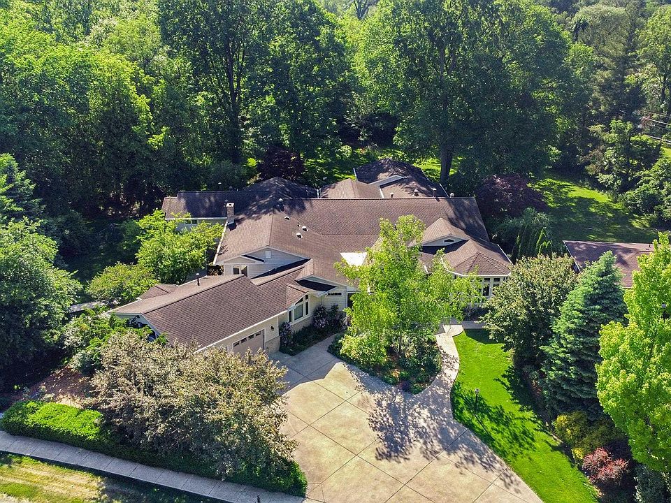 1739 Riverside Dr, South Bend, IN 46616 MLS 202302511 Zillow