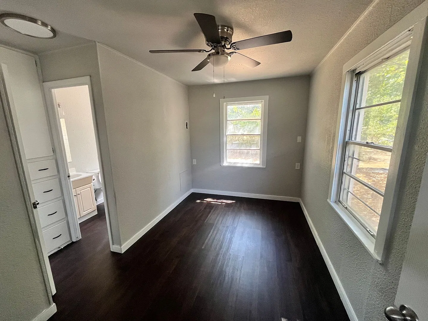 Newly Remodeled 1 Bed/1 Bath Available Now! — Photo 2