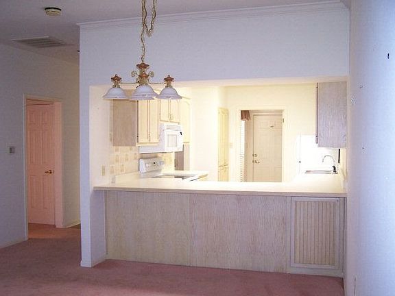 4th image of 2023 Balmoral Dr