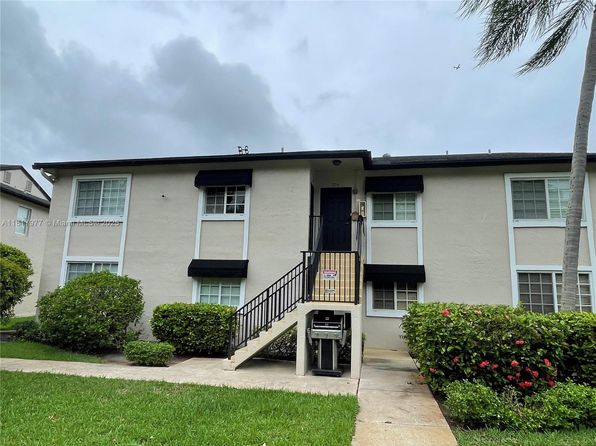 4000 Crystal Lake Dr APT 111