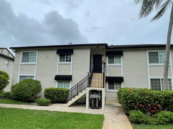4000 Crystal Lake Dr APT 111, Pompano Beach, FL 33064